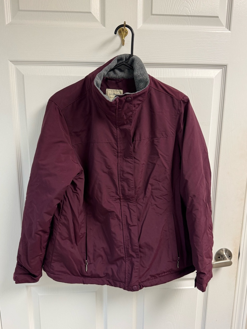 L.L. Bean Women’s Burgundy Puffer Jacket with Gray Collar Lining Barn Chore L